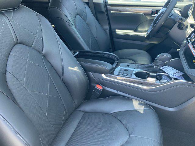 new 2025 Toyota Highlander Hybrid car, priced at $56,673