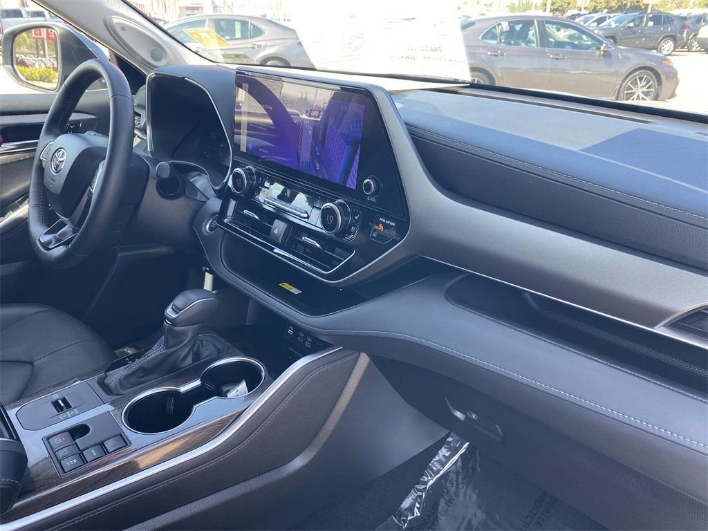 used 2024 Toyota Highlander car, priced at $38,700