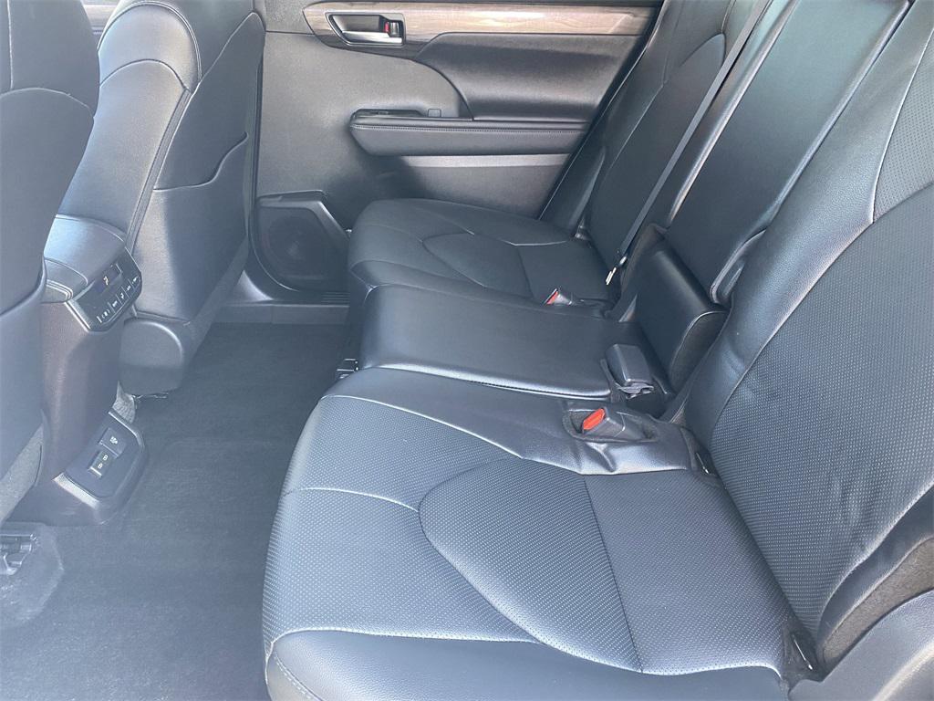 used 2024 Toyota Highlander car, priced at $38,700