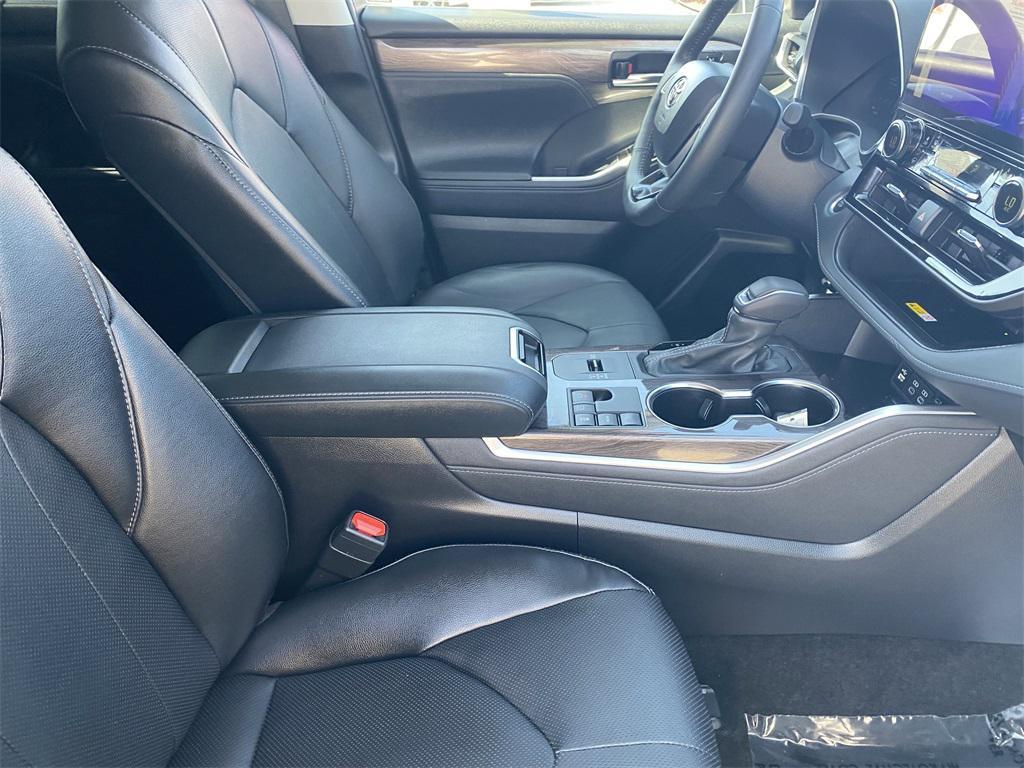 used 2024 Toyota Highlander car, priced at $38,700