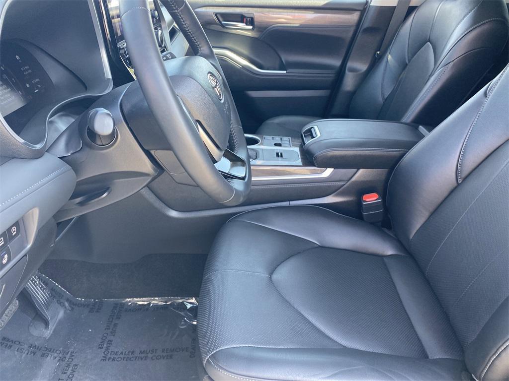 used 2024 Toyota Highlander car, priced at $38,700