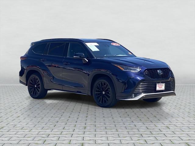 used 2024 Toyota Highlander car, priced at $42,300