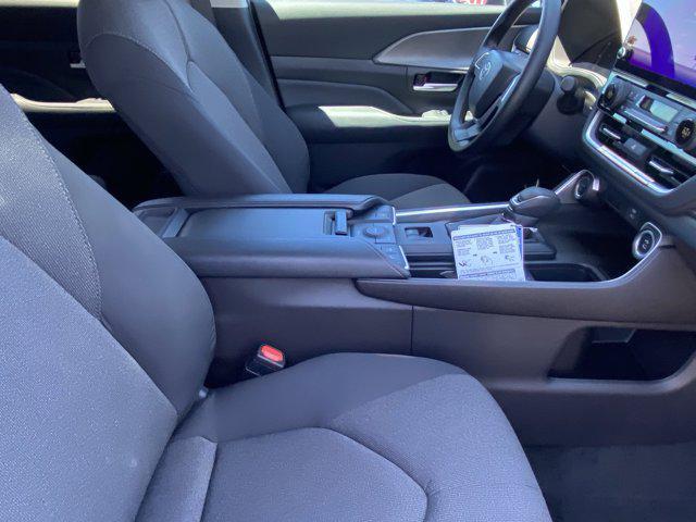 new 2025 Toyota Highlander Hybrid car