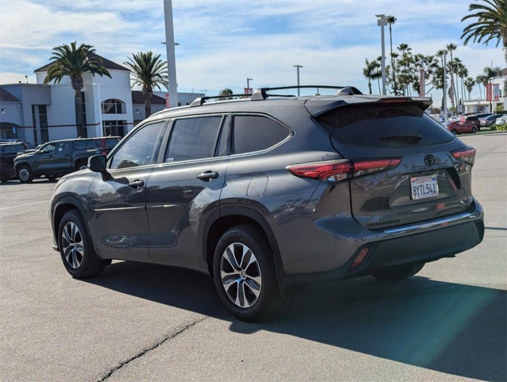 used 2022 Toyota Highlander car, priced at $33,988