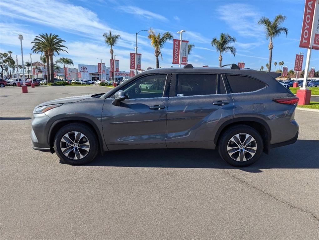 used 2022 Toyota Highlander car, priced at $33,988