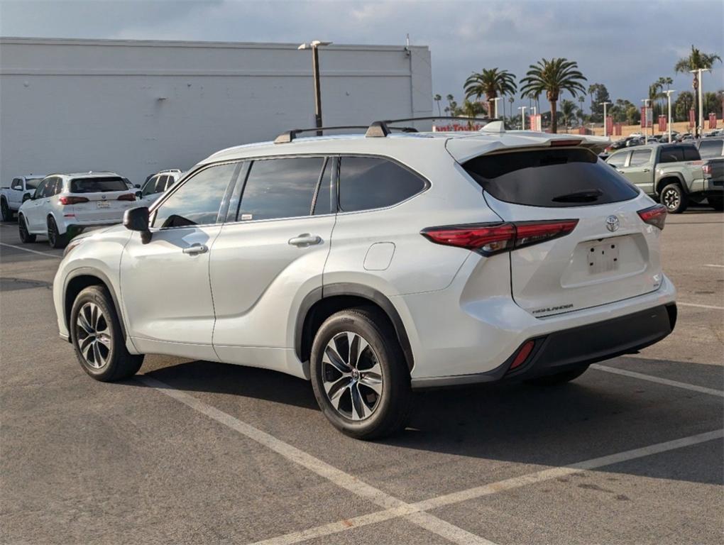 used 2021 Toyota Highlander car, priced at $29,288