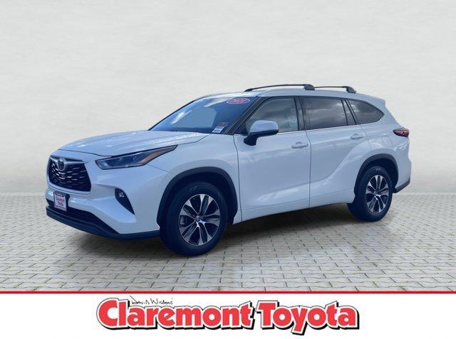 used 2021 Toyota Highlander car, priced at $28,988