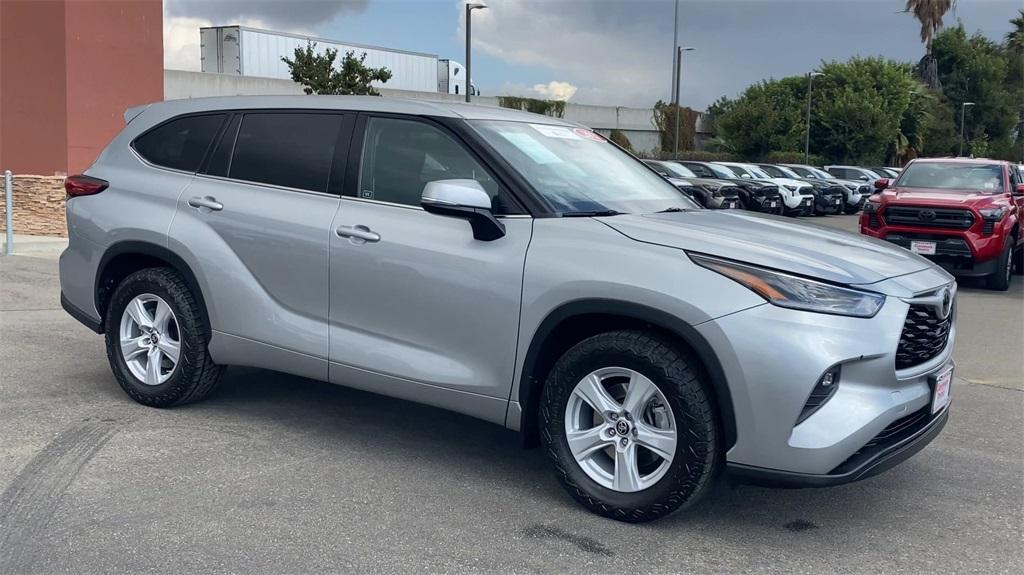 used 2021 Toyota Highlander car, priced at $26,488