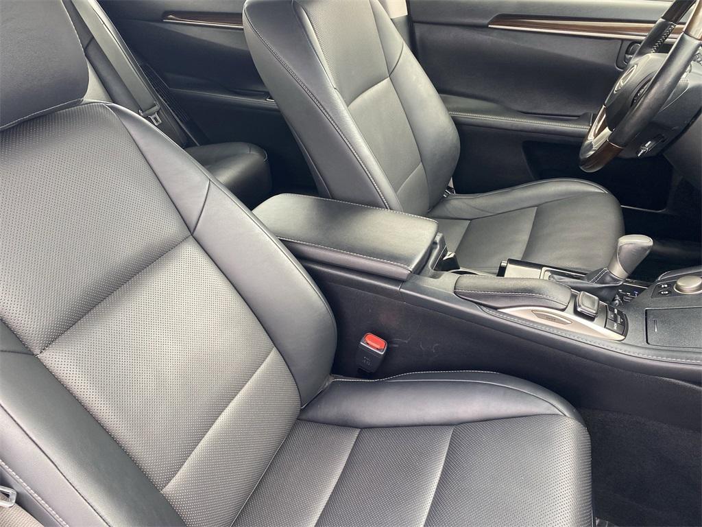 used 2016 Lexus ES 300h car, priced at $18,900