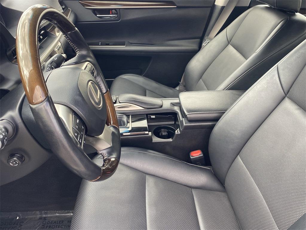 used 2016 Lexus ES 300h car, priced at $18,900