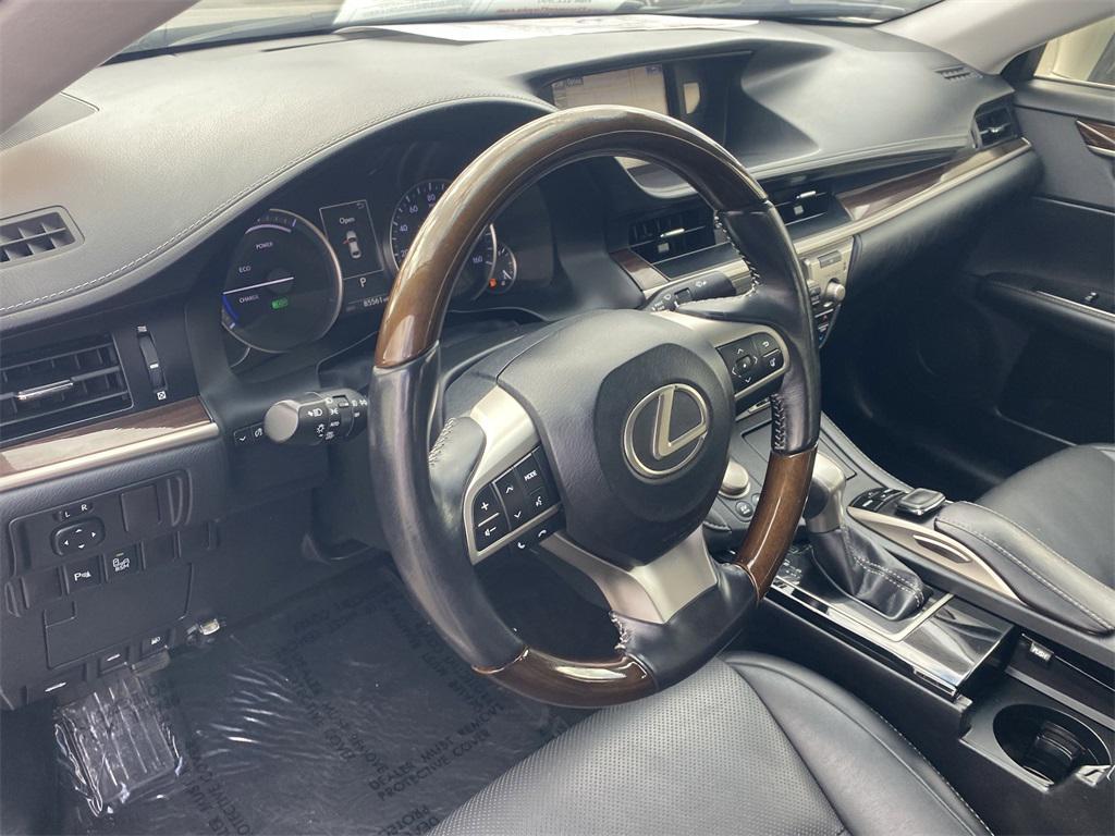 used 2016 Lexus ES 300h car, priced at $18,900