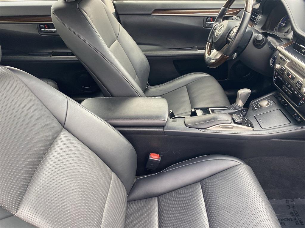 used 2016 Lexus ES 300h car, priced at $18,900