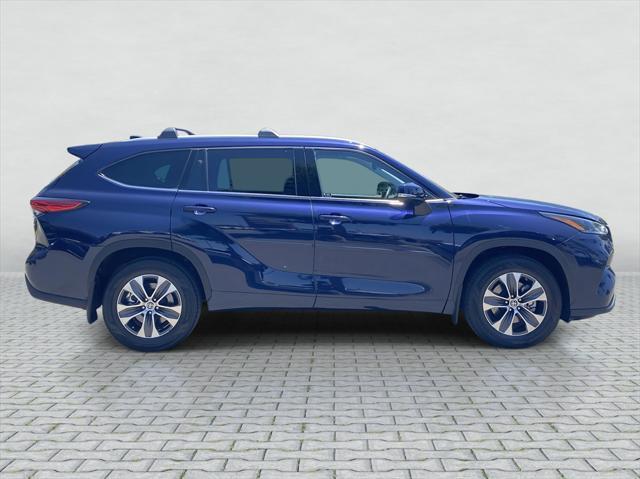used 2022 Toyota Highlander car, priced at $36,700