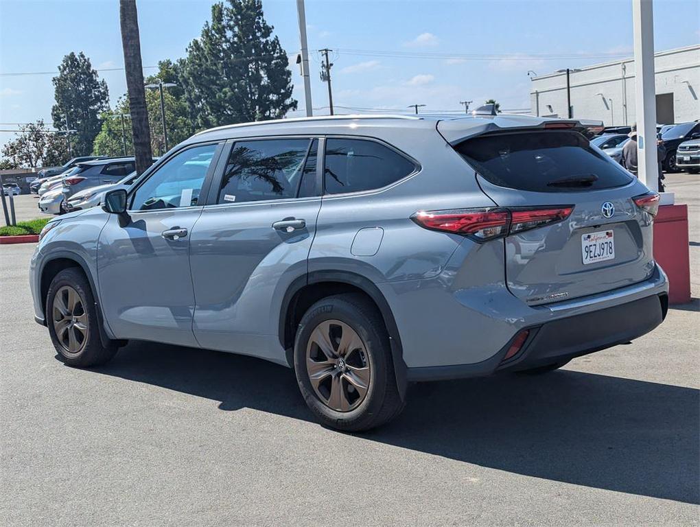 used 2023 Toyota Highlander Hybrid car, priced at $40,900