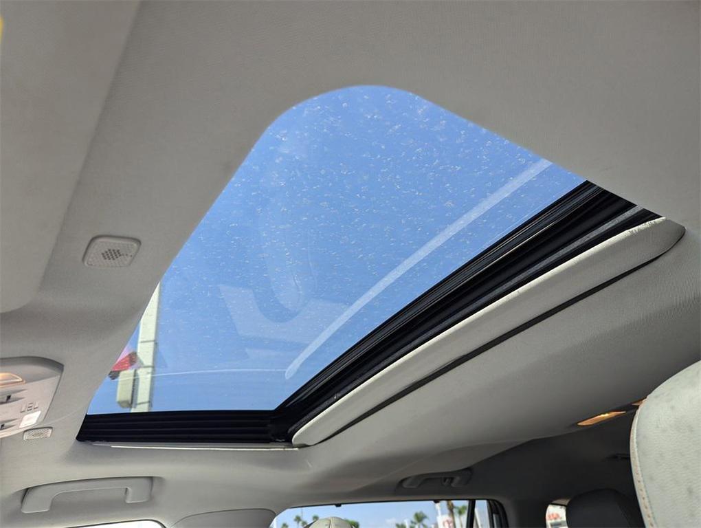 used 2023 Toyota Highlander Hybrid car, priced at $40,900