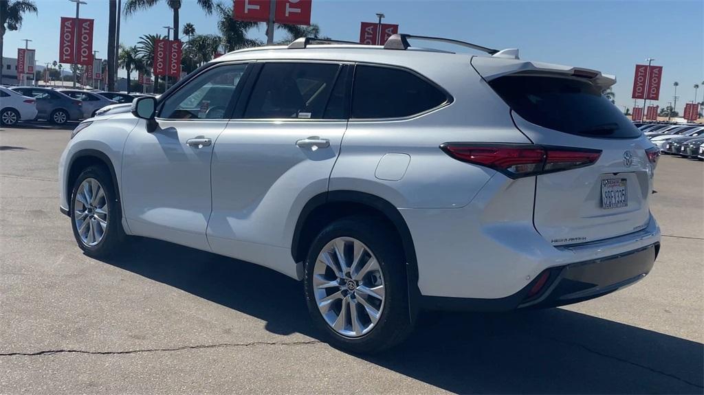 used 2022 Toyota Highlander car, priced at $39,988