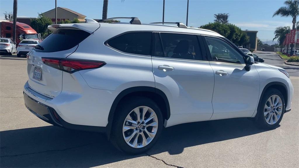 used 2022 Toyota Highlander car, priced at $39,988