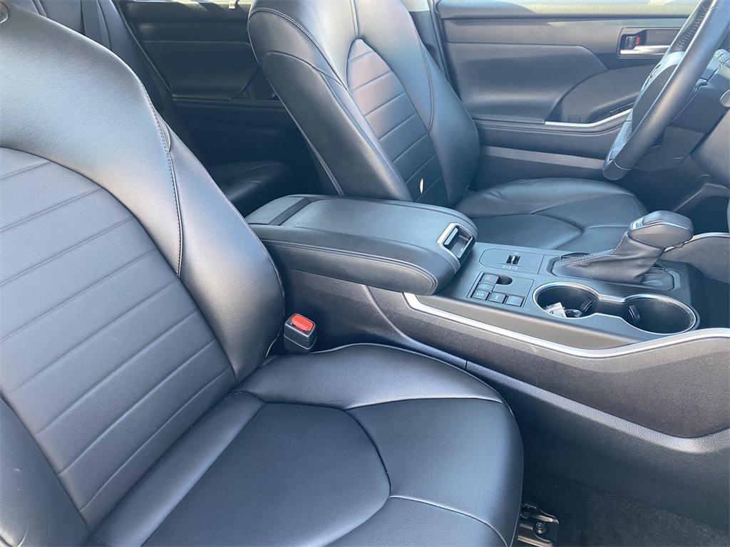 used 2023 Toyota Highlander car, priced at $34,700