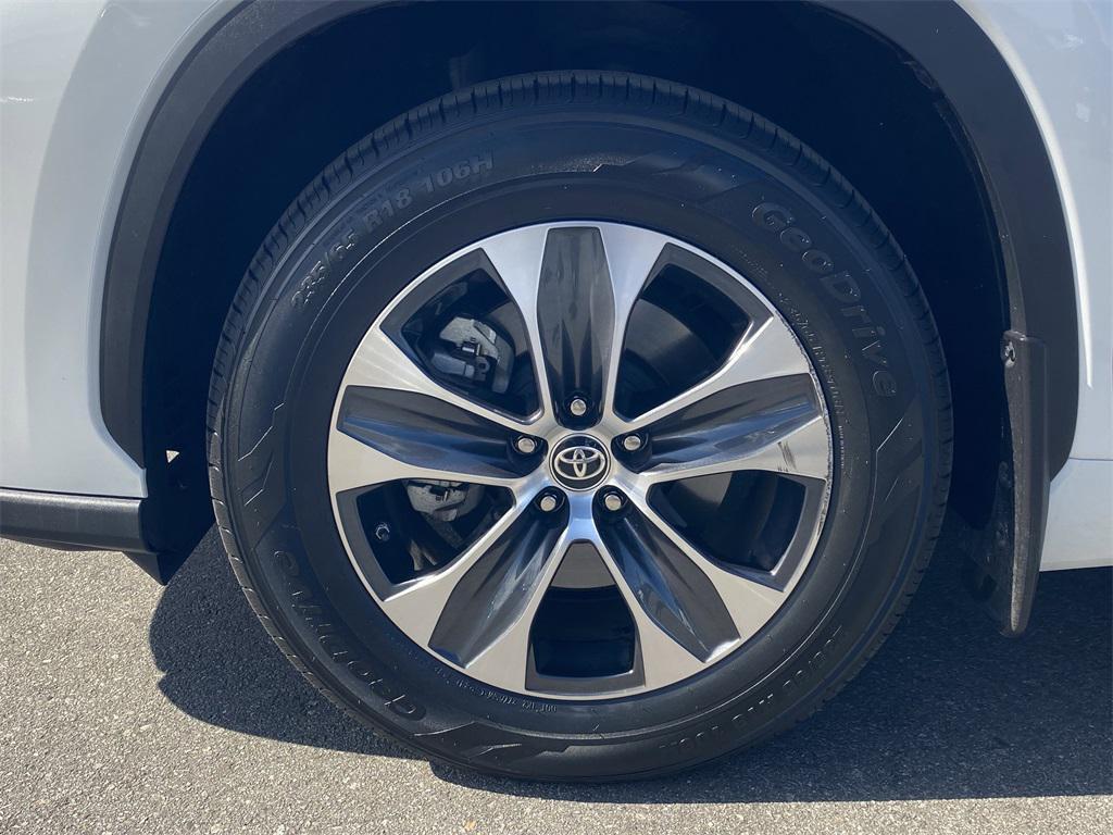 used 2023 Toyota Highlander car, priced at $34,700