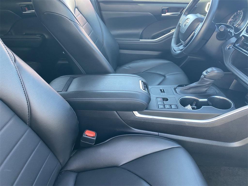 used 2023 Toyota Highlander car, priced at $34,700