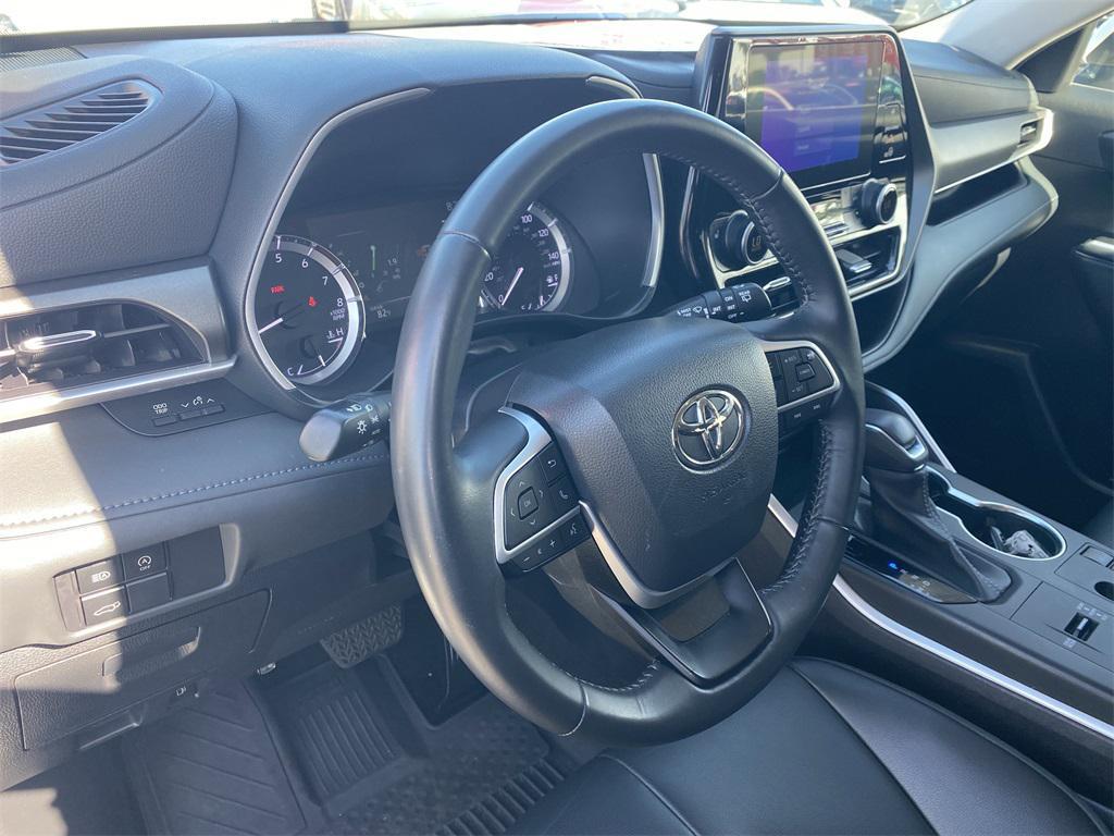 used 2023 Toyota Highlander car, priced at $34,700