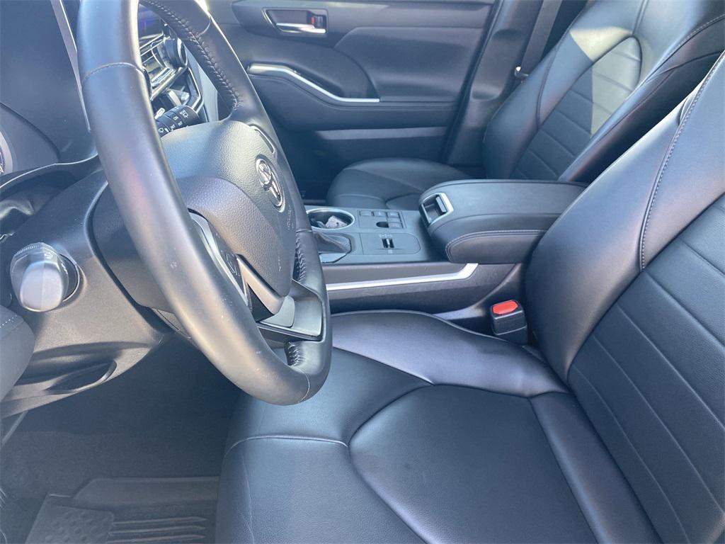 used 2023 Toyota Highlander car, priced at $34,700