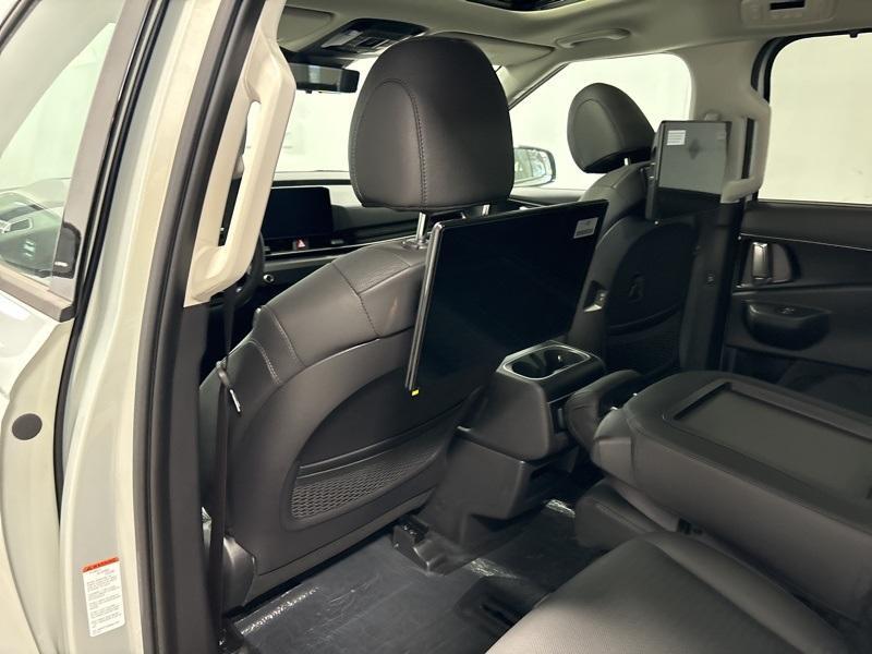 new 2025 Kia Carnival car, priced at $54,095