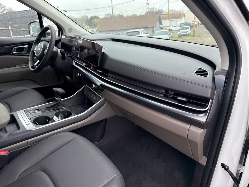 new 2025 Kia Carnival car, priced at $39,890