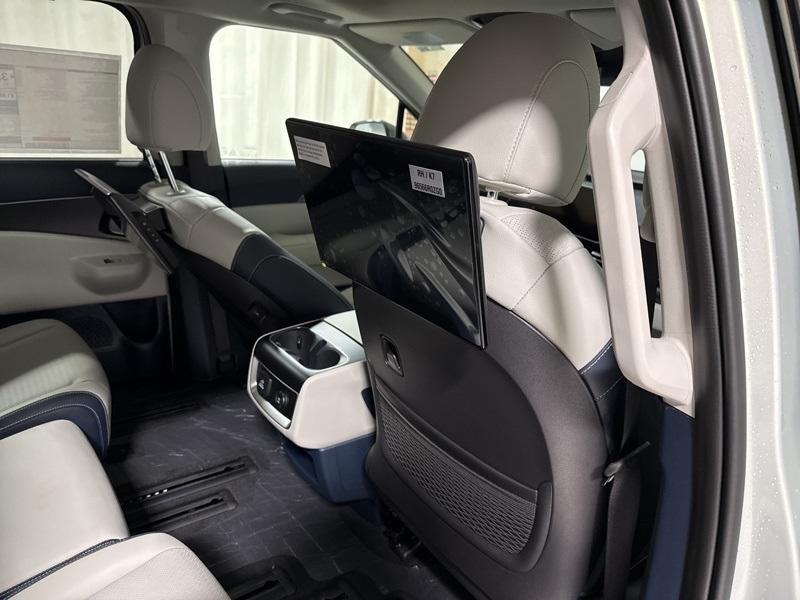 new 2025 Kia Carnival Hybrid car, priced at $56,260