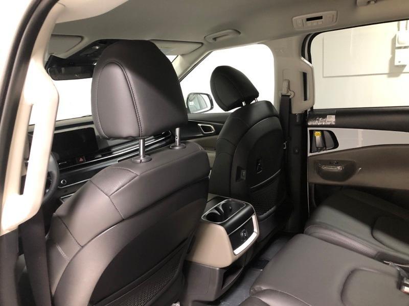 new 2025 Kia Carnival car, priced at $40,155