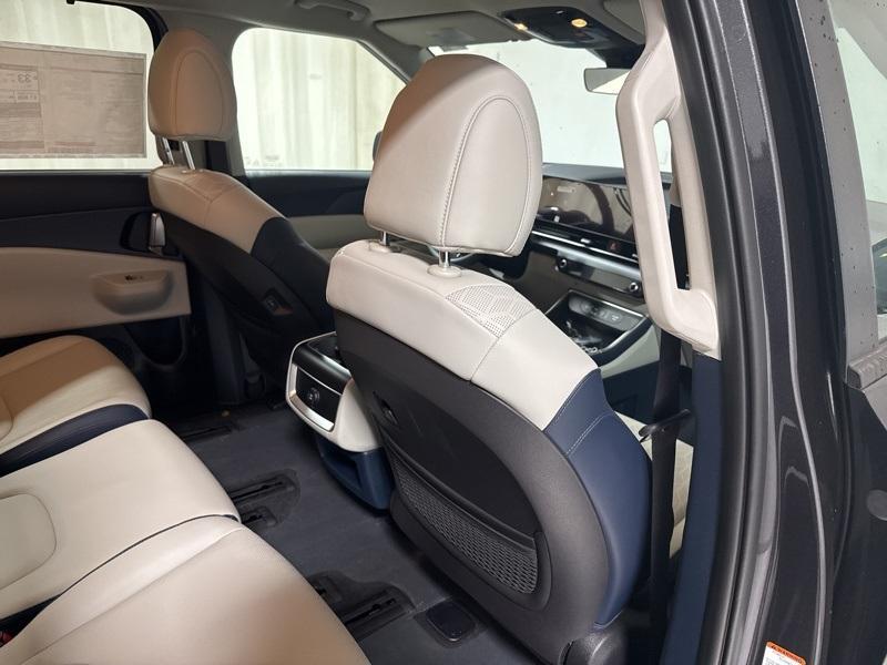 new 2025 Kia Carnival Hybrid car, priced at $44,125