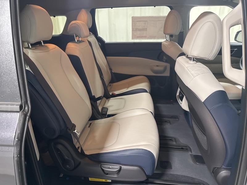 new 2025 Kia Carnival Hybrid car, priced at $44,125