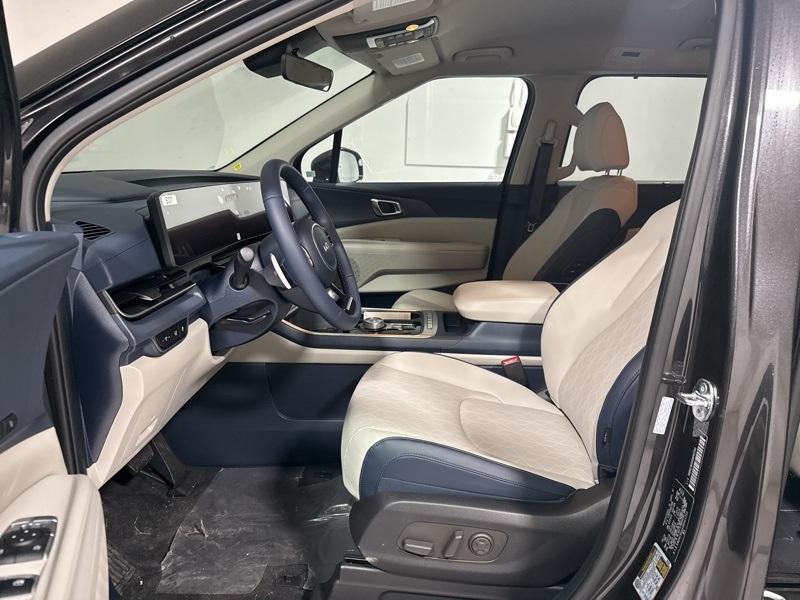 new 2025 Kia Carnival Hybrid car, priced at $44,125