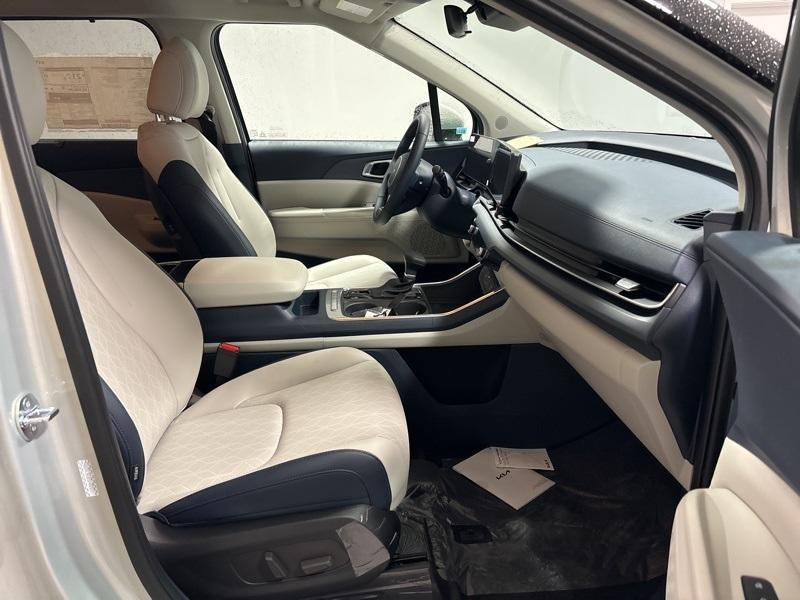 new 2025 Kia Carnival car, priced at $39,539