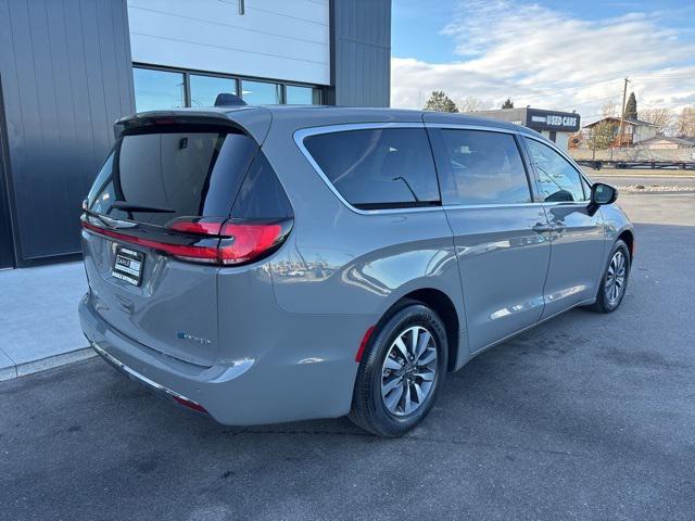 used 2023 Chrysler Pacifica Hybrid car, priced at $23,889