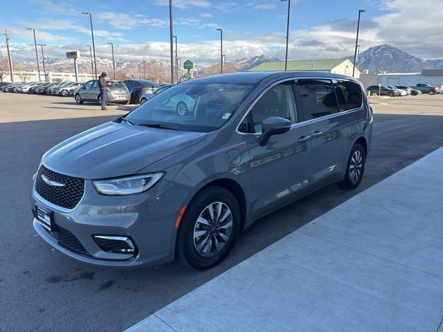 used 2023 Chrysler Pacifica Hybrid car, priced at $23,889