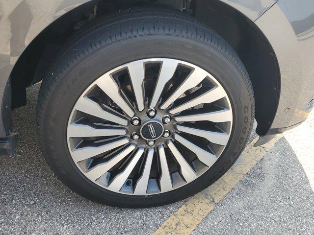 used 2021 Lincoln Navigator car, priced at $44,995