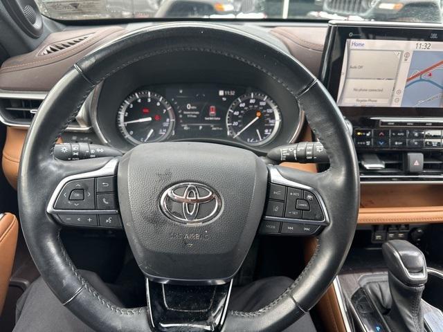 used 2021 Toyota Highlander car, priced at $39,995