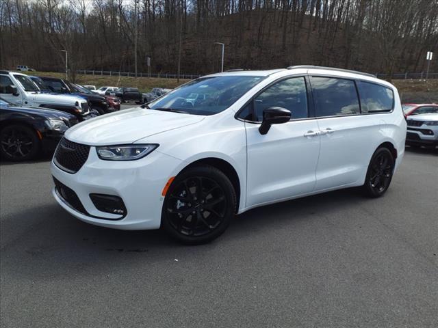 new 2024 Chrysler Pacifica car, priced at $42,890