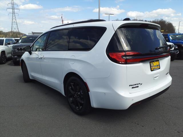 new 2024 Chrysler Pacifica car, priced at $42,890