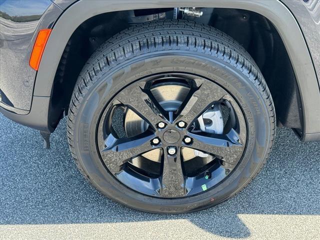 new 2024 Jeep Grand Cherokee L car, priced at $52,555