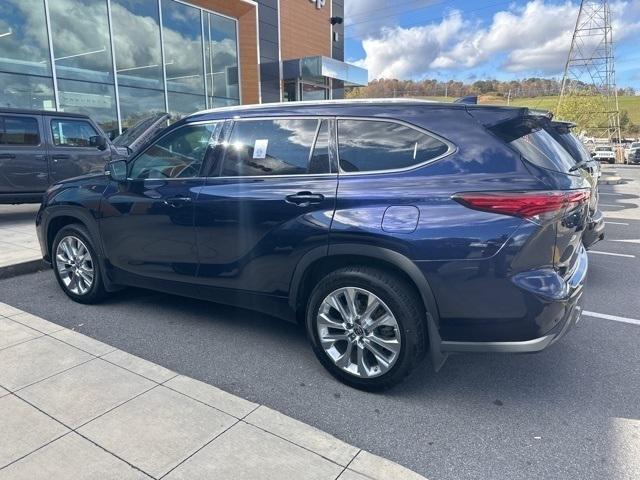 used 2022 Toyota Highlander car, priced at $37,995