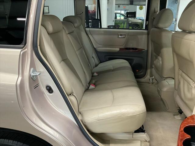 used 2004 Toyota Highlander car, priced at $8,499