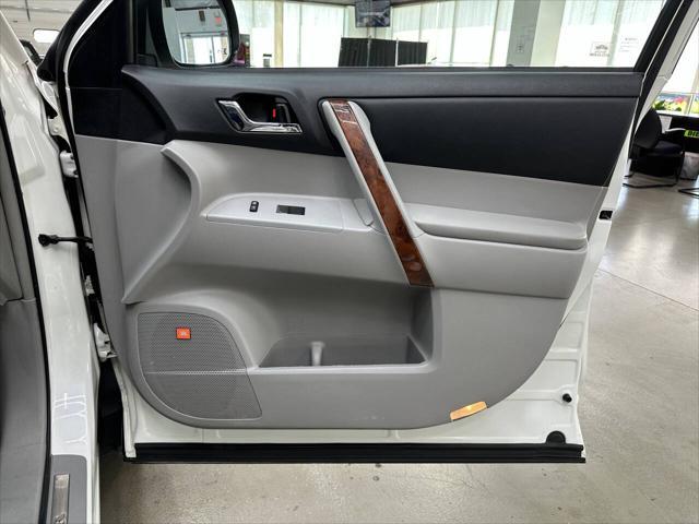 used 2013 Toyota Highlander car, priced at $14,999