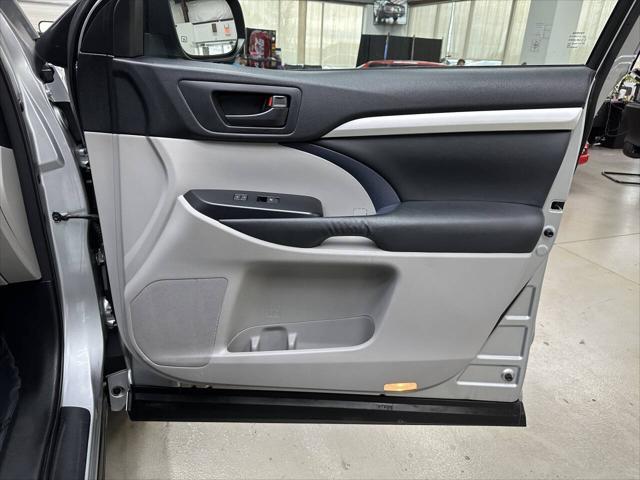 used 2015 Toyota Highlander car, priced at $17,497
