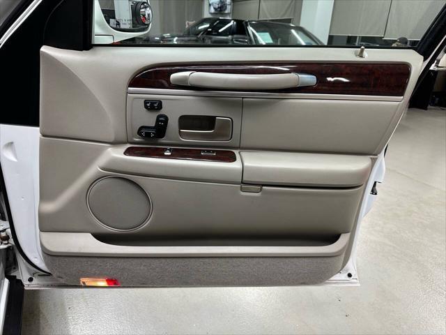 used 2008 Lincoln Town Car car, priced at $12,497