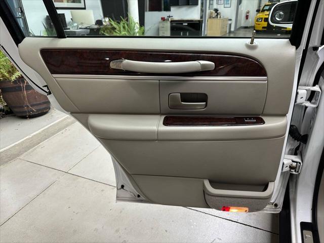 used 2008 Lincoln Town Car car, priced at $12,497