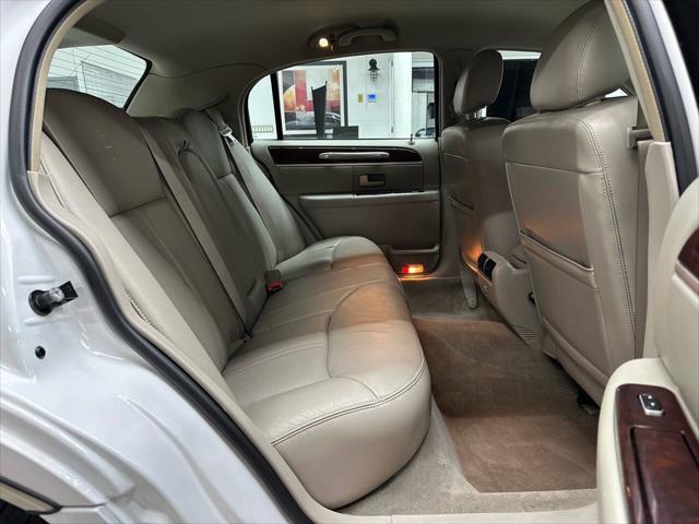 used 2008 Lincoln Town Car car, priced at $12,497