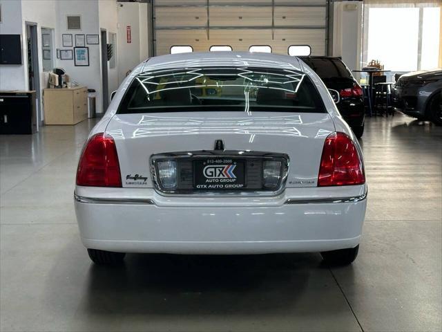 used 2008 Lincoln Town Car car, priced at $12,497