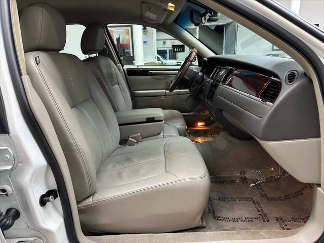 used 2008 Lincoln Town Car car, priced at $12,497